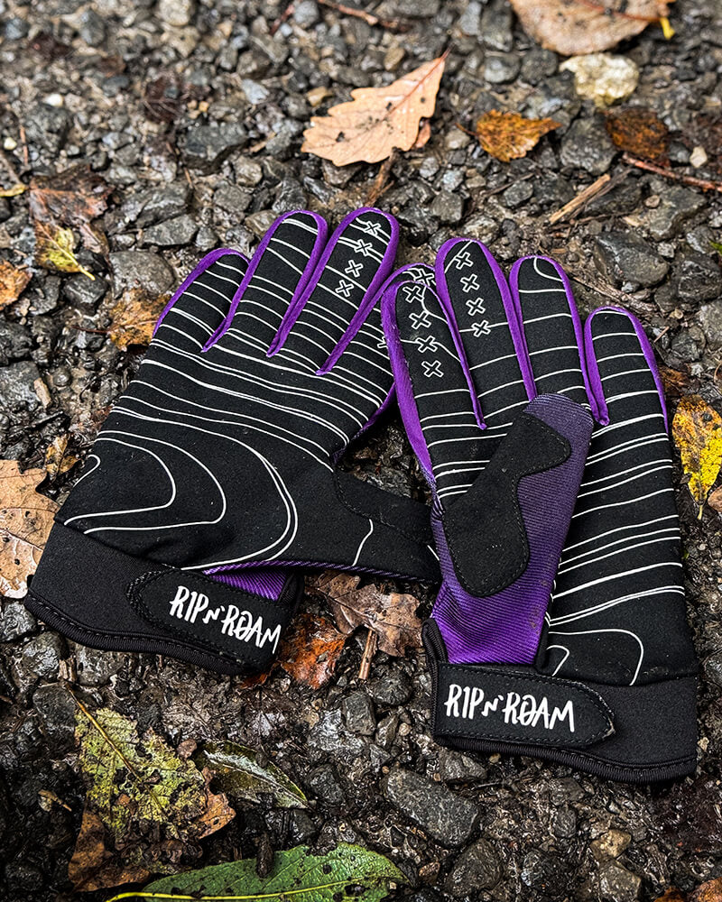 Palm view of Wild x Free MTB Gloves showing silicone grip for control