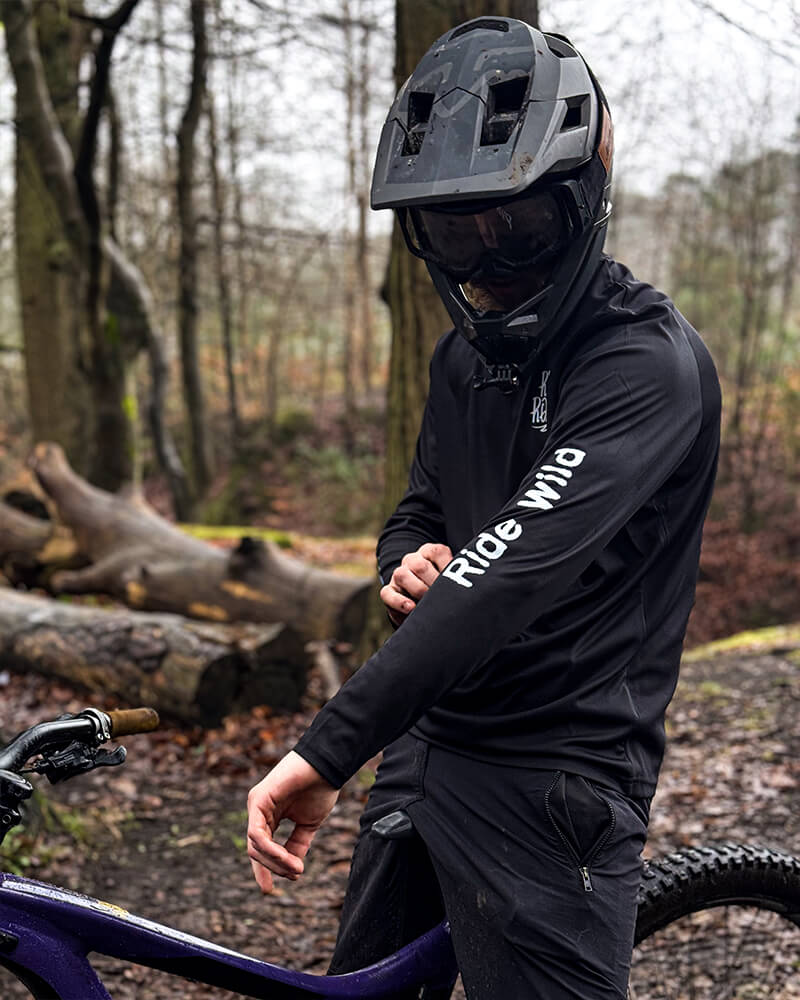 Wild x Free MTB Jersey sleeve close-up with “Roam Free” graphics